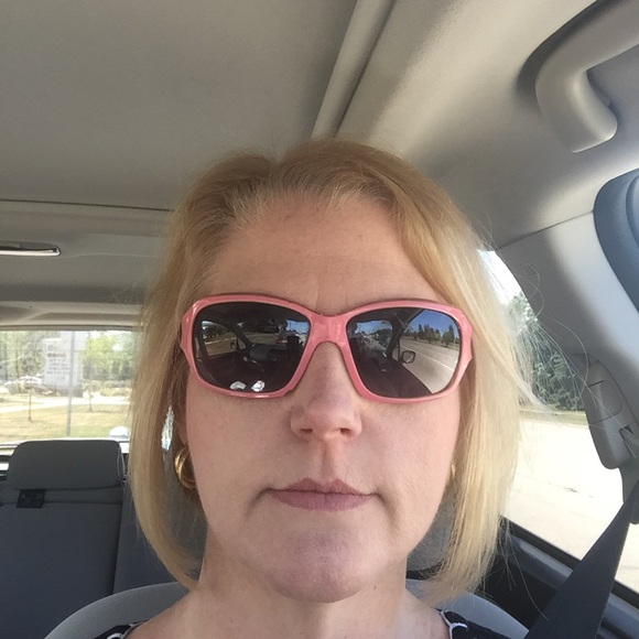 Meet your Posher, Janelle - Picture 1 of 1